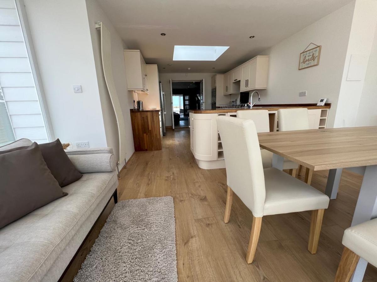 Pass The Keys Fabulous Beach Front Holiday Location Lydd Экстерьер фото