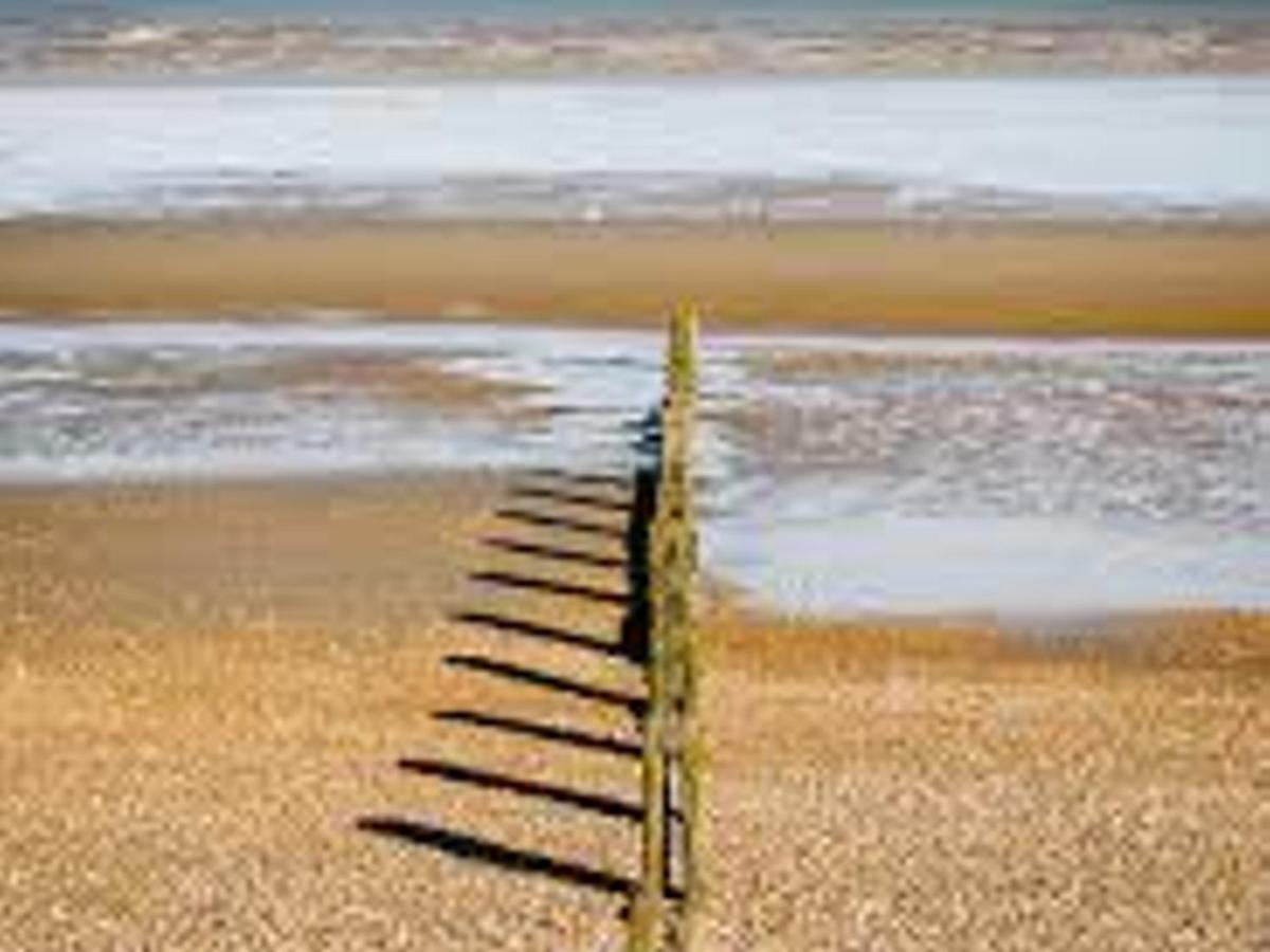 Pass The Keys Fabulous Beach Front Holiday Location Lydd Экстерьер фото