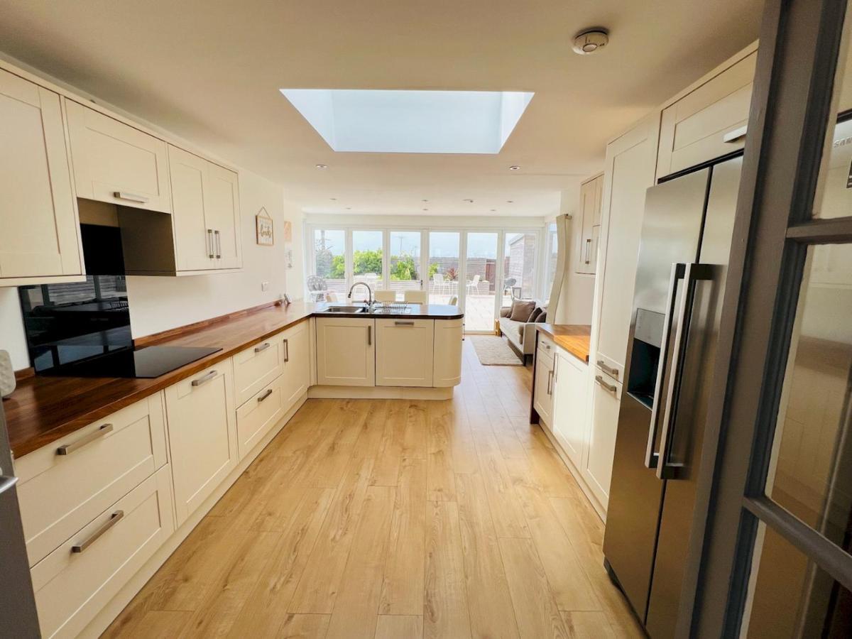 Pass The Keys Fabulous Beach Front Holiday Location Lydd Экстерьер фото