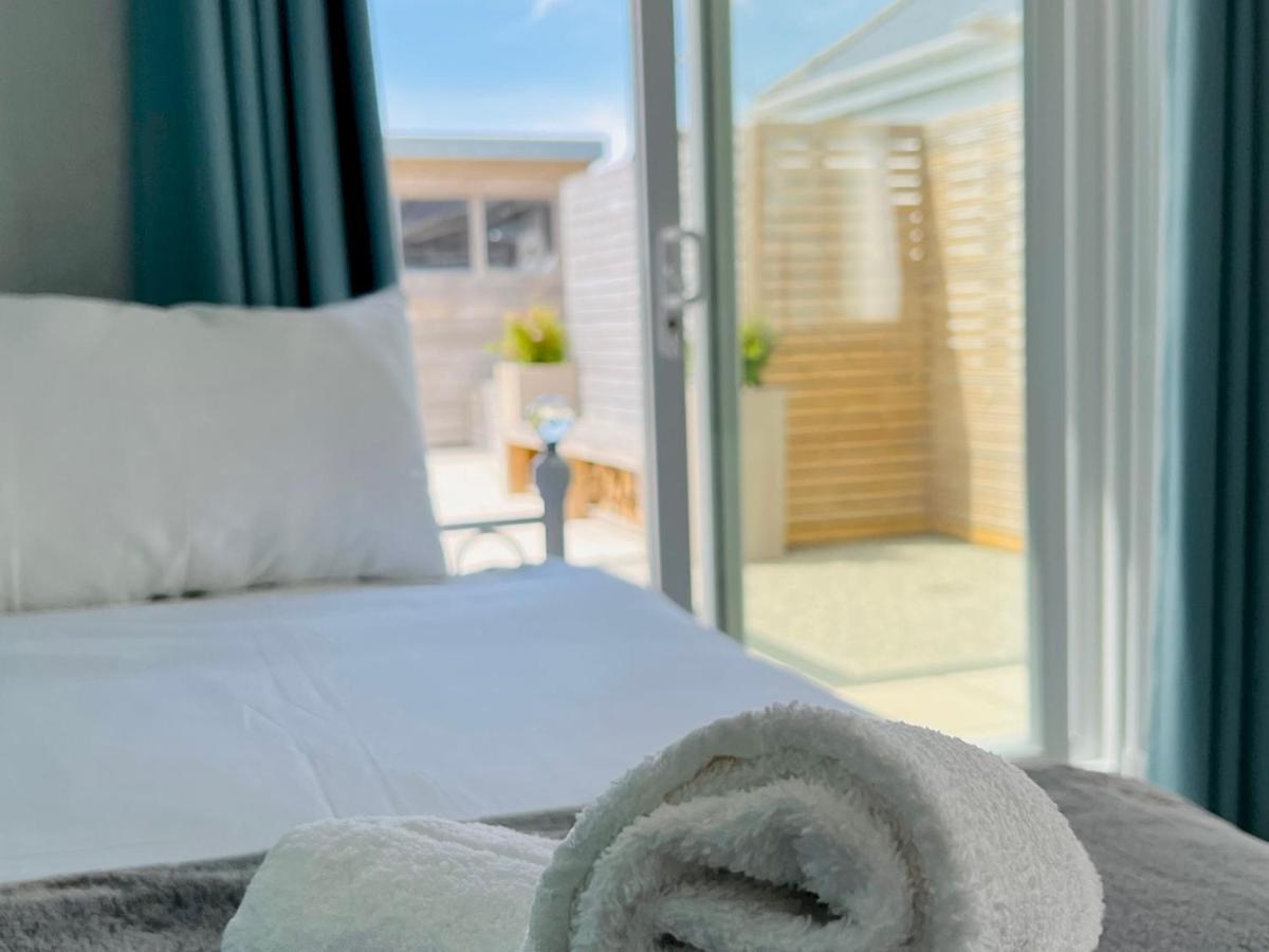 Pass The Keys Fabulous Beach Front Holiday Location Lydd Экстерьер фото