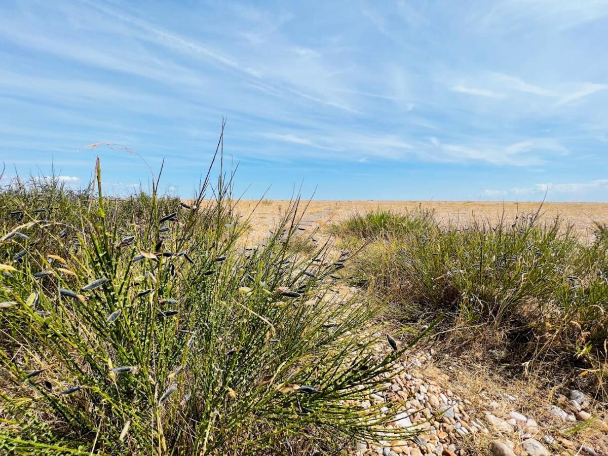 Pass The Keys Fabulous Beach Front Holiday Location Lydd Экстерьер фото
