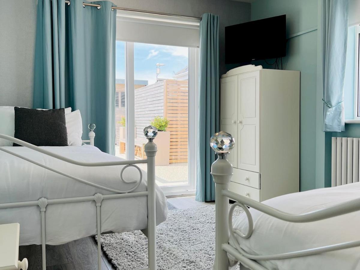 Pass The Keys Fabulous Beach Front Holiday Location Lydd Экстерьер фото