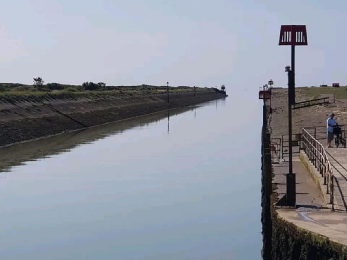 Pass The Keys Fabulous Beach Front Holiday Location Lydd Экстерьер фото