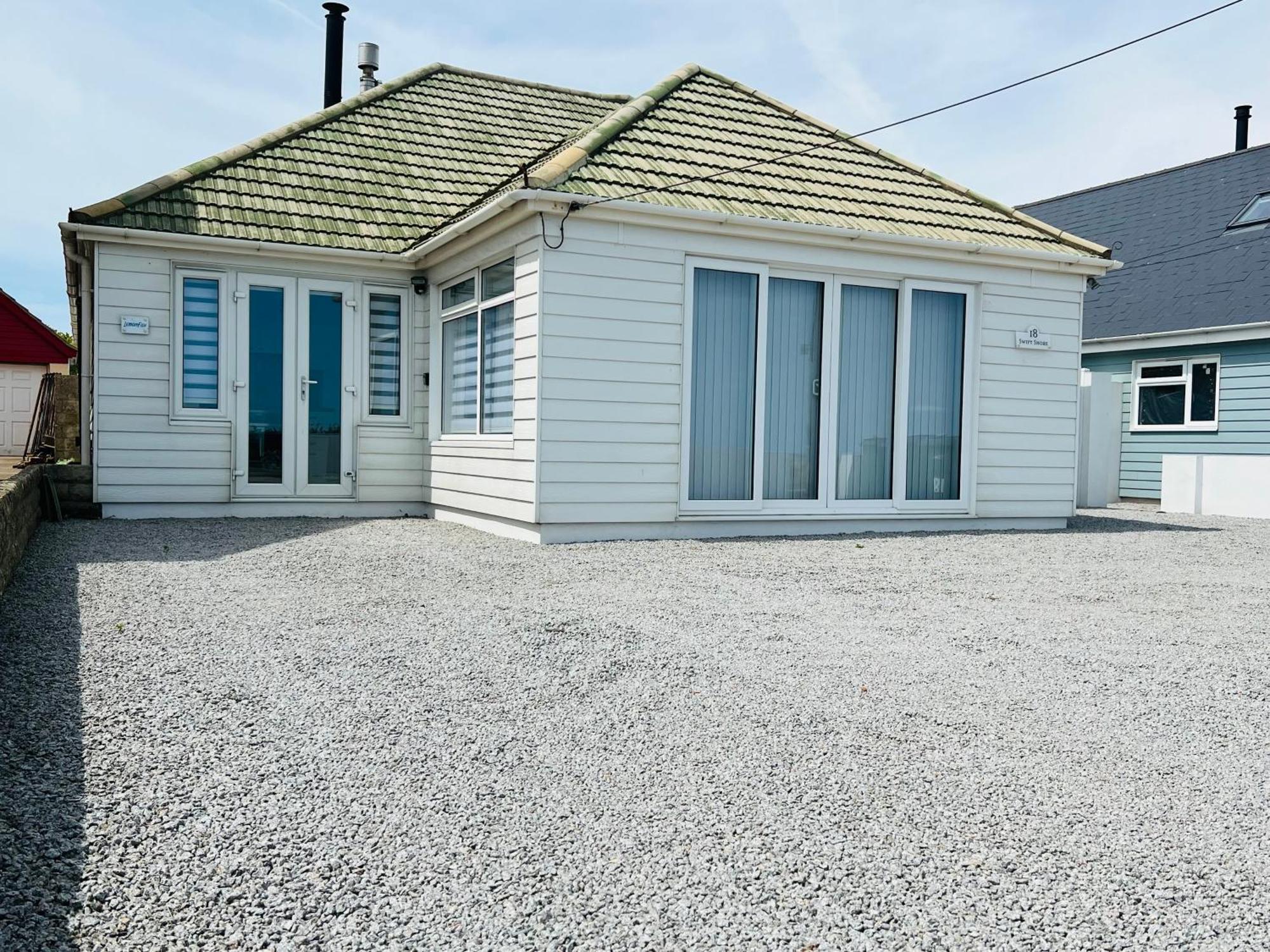 Pass The Keys Fabulous Beach Front Holiday Location Lydd Экстерьер фото