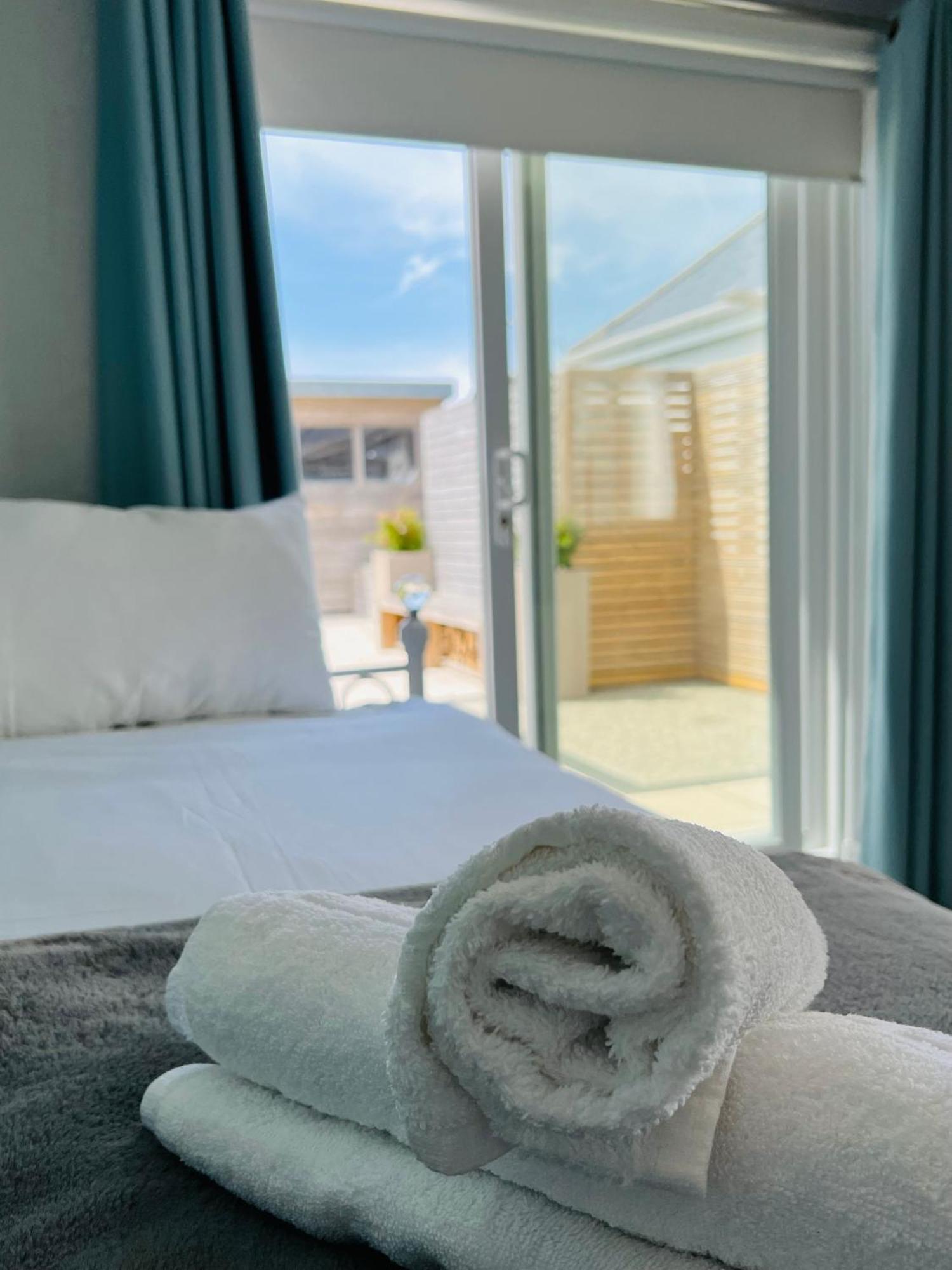 Pass The Keys Fabulous Beach Front Holiday Location Lydd Экстерьер фото